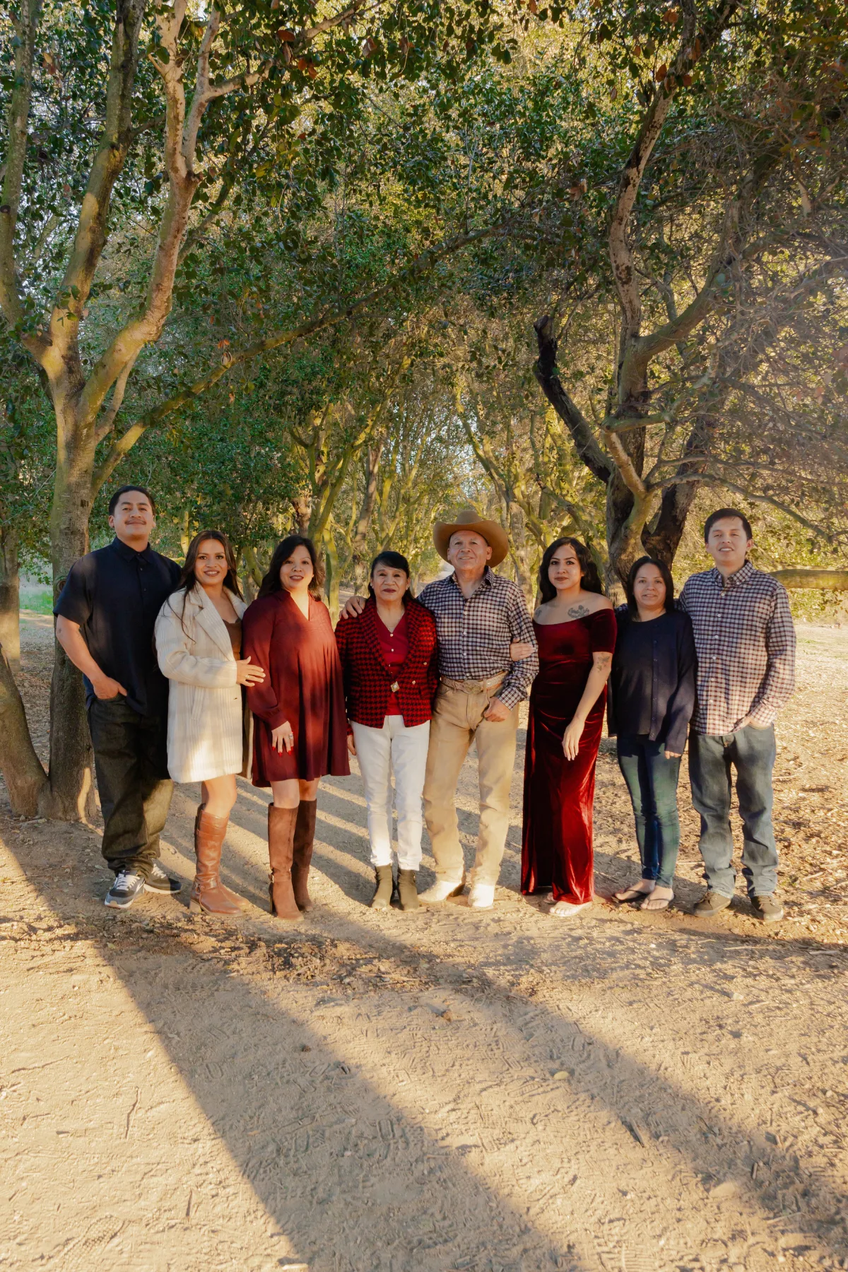 Family portrait under the oaks at sunset, JSOLOVISUALS