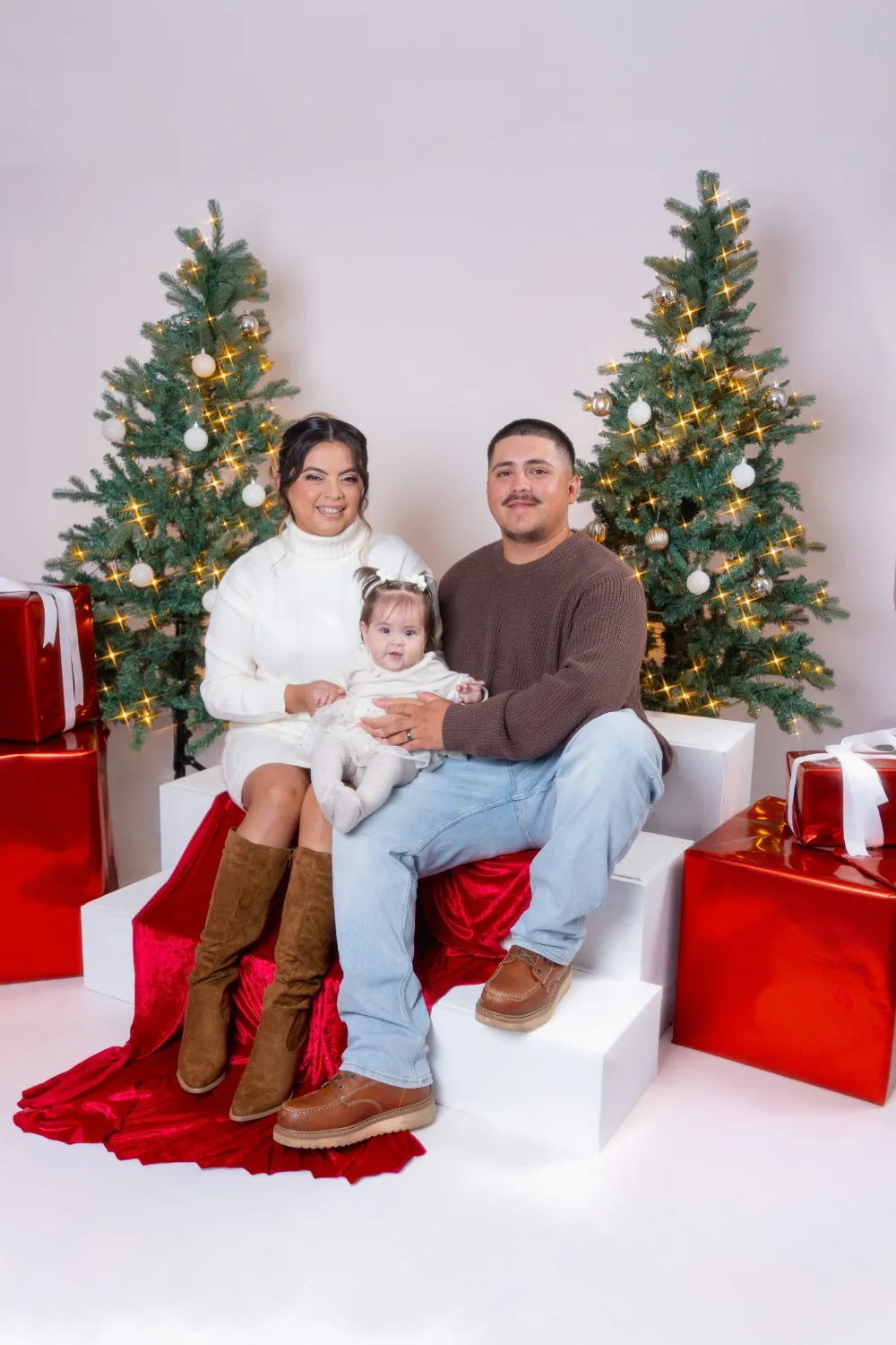 Family with baby on the Cream & Evergreen set