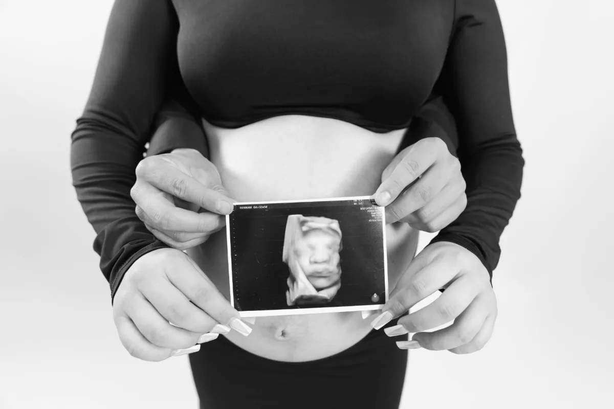 Maternity portrait with ultrasound photo, JSOLOVISUALS studio in Poway, CA