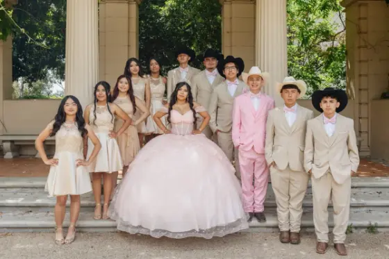 Quinceañera with her court, photographed by JSOLOVISUALS
