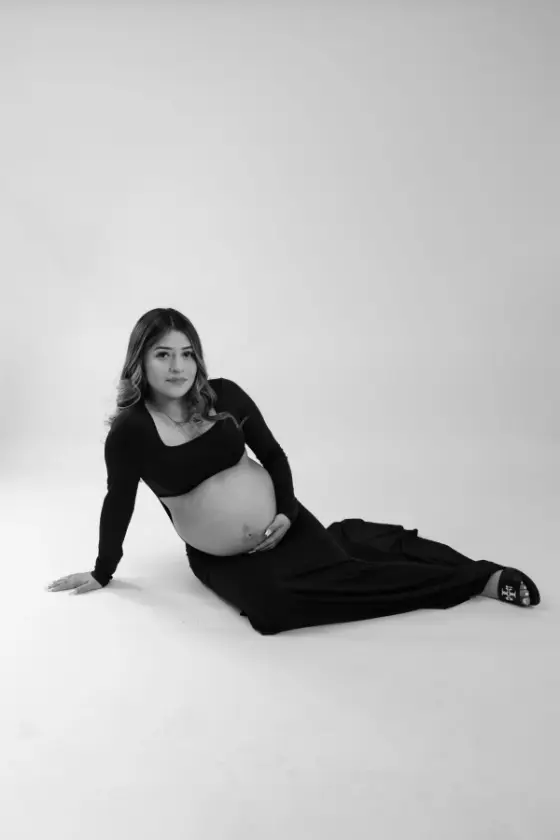 Black and white maternity portrait, JSOLOVISUALS studio in Poway, CA